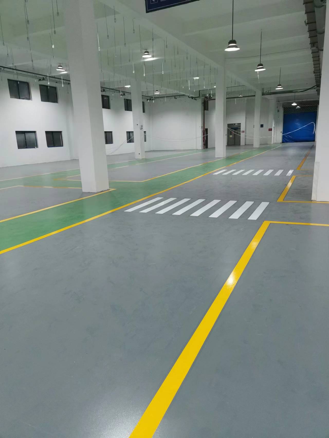 地坪施工暗藏门道：自己刷漆还是找专业施工队？